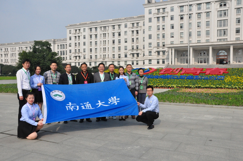 参赛队员与指导老师合影1.jpg