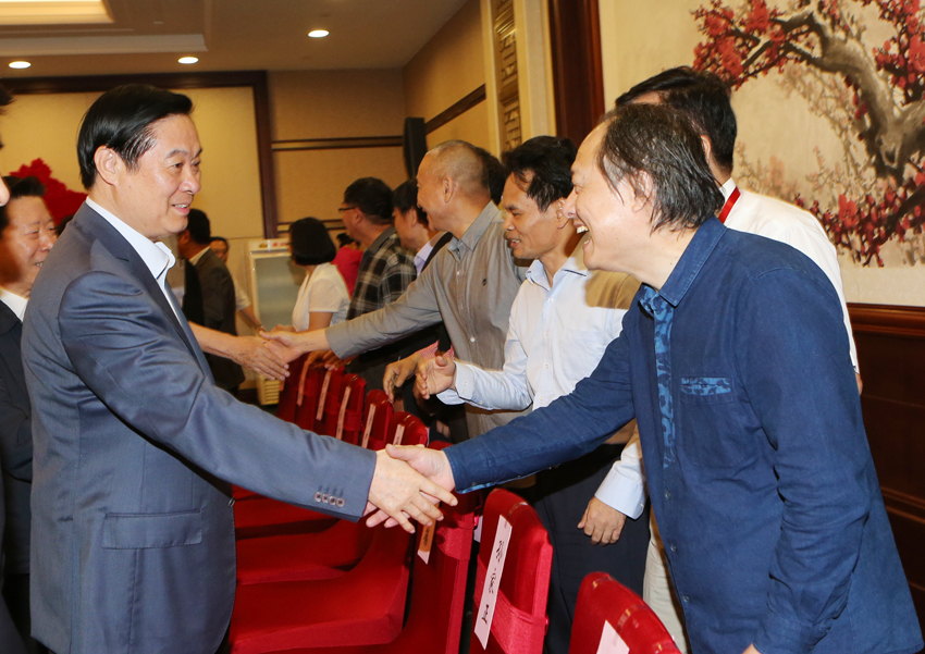 中共中央政治局委员、中宣部部长刘奇葆、会见新任中国民协主席团成员1.jpg