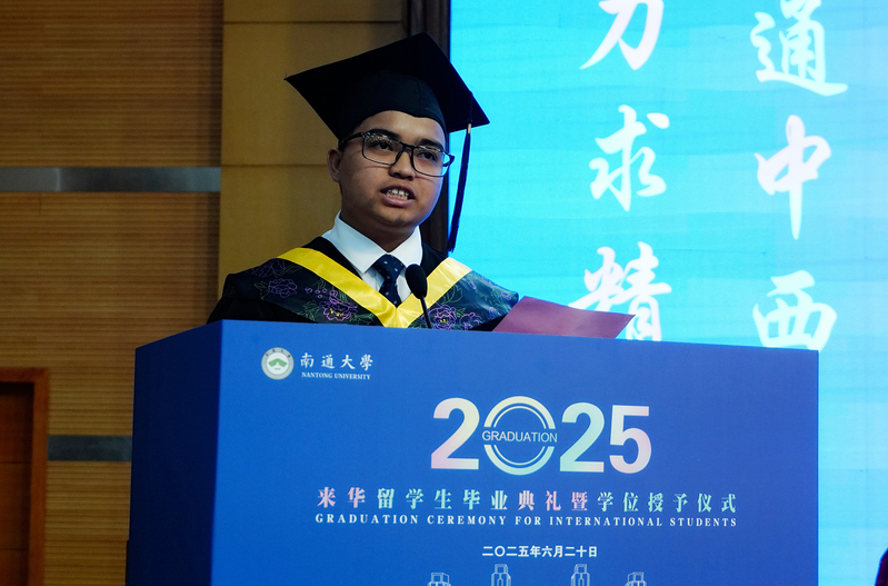 来华留学本科毕业生代表CHAKMA VASKAR发言