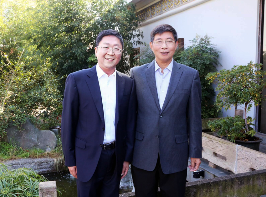 蒋乃华副校长会见张益群参赞.jpg