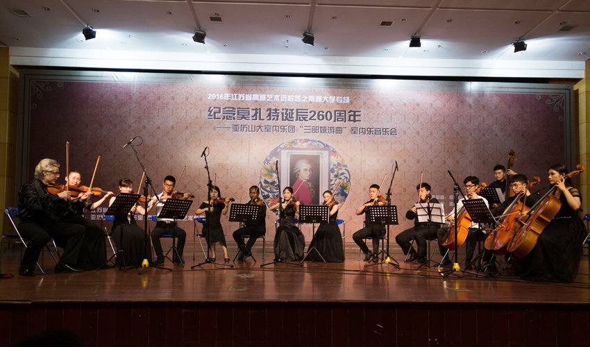 乐队演奏1.jpg
